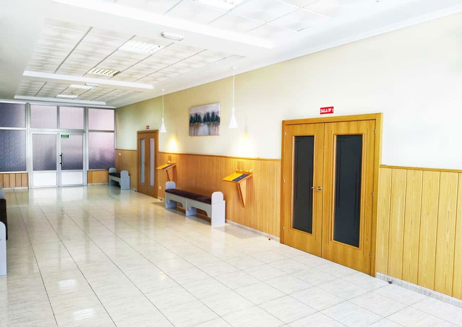 Salas del tanatorio Cristalar recién renovadas en Chantada